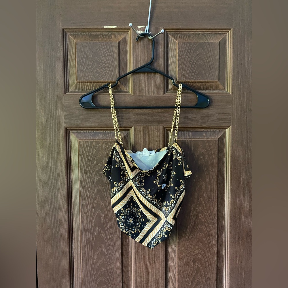 Woman’s Chain Strap Design Crop Top